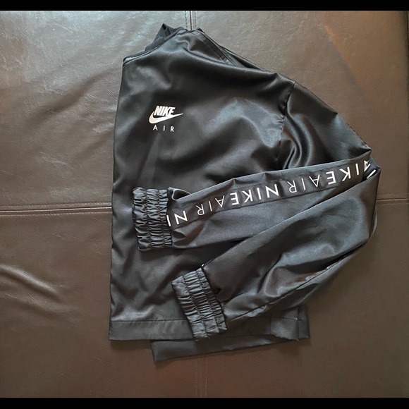 Nike Air women’s track suit in size medium. - Picture 2 of 3